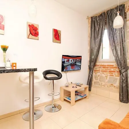 Old Town Twins Apartment